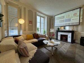 Fernseher, Kamin