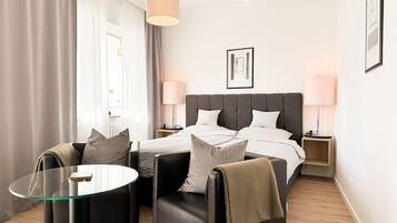 Comfort-Doppelzimmer | Schreibtisch, laptopgeeigneter Arbeitsplatz, kostenloses WLAN