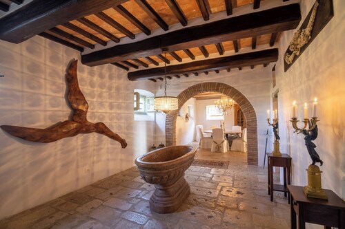 Luxury Villa with Private Pool and Breathtaking Views of the Tuscan Hills