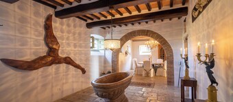 Villa de Luxe avec Piscine Privée et Vue Imprenable sur les Collines Toscanes