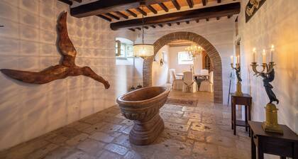 Luxury Villa with Private Pool and Breathtaking Views of the Tuscan Hills