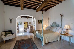 11 habitaciones, tabla de planchar con plancha, wifi y ropa de cama 