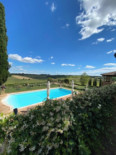 Luxury Villa with Private Pool and Breathtaking Views of the Tuscan Hills