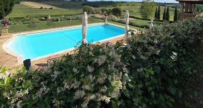 Luxury Villa with Private Pool and Breathtaking Views of the Tuscan Hills