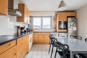 Fridge, microwave, oven, dishwasher - Aligre Heights, by Veeve (Paris)