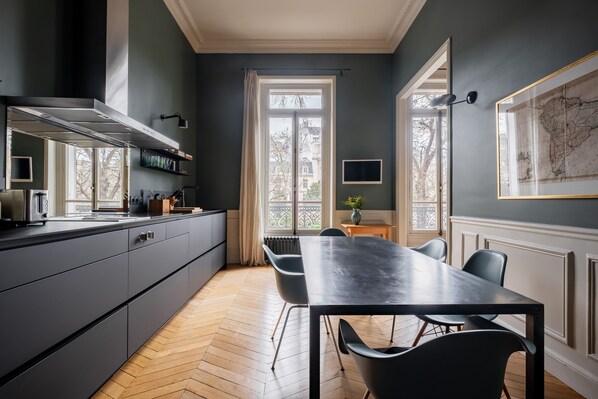 Dining - Augustin Glory, by Veeve (Paris)