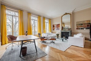 Interior - Augustin Glory, by Veeve (Paris)