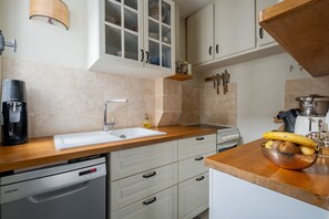 Fridge, microwave, oven, dishwasher