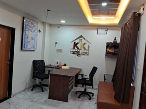 Reception - K K Luxurious Home Stay (Garudeshwar)