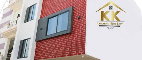 Overnatningsstedets facade