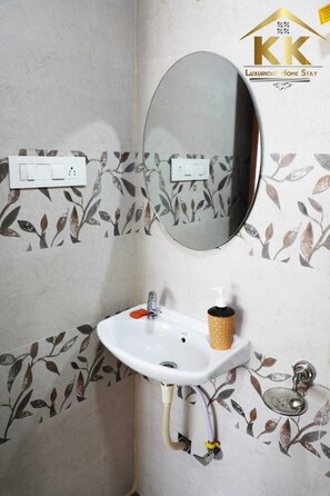 Quarto casal família | Banheiro