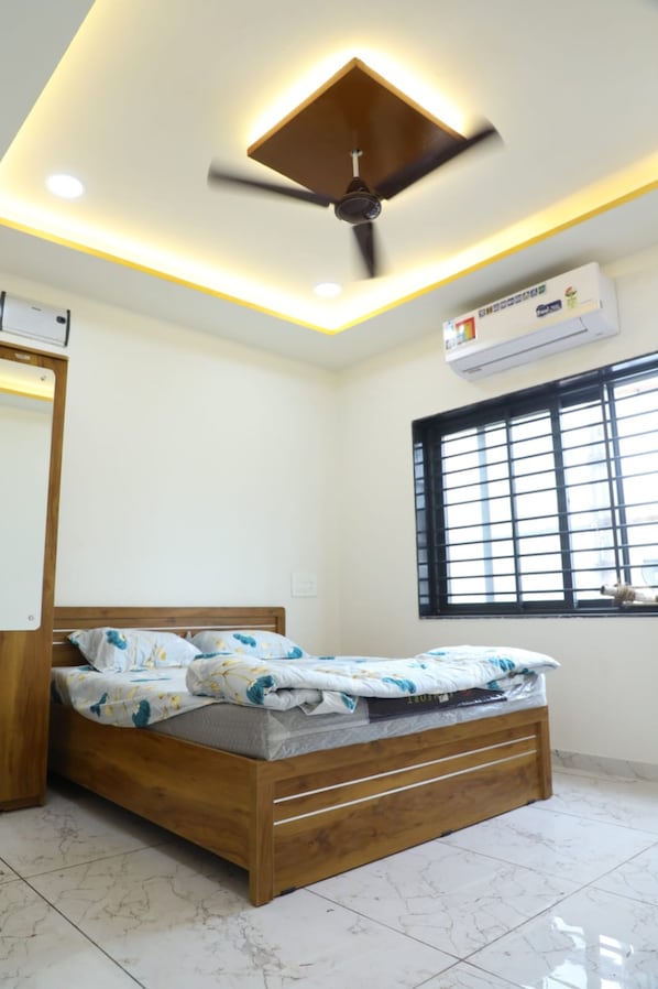 Down comforters, Select Comfort beds - K K Luxurious Home Stay (Garudeshwar)