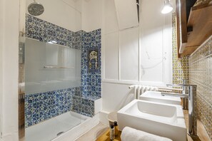 Shower, towels
