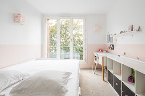 3 bedrooms, WiFi, bed sheets - Grand in Grey, by Veeve (Paris)