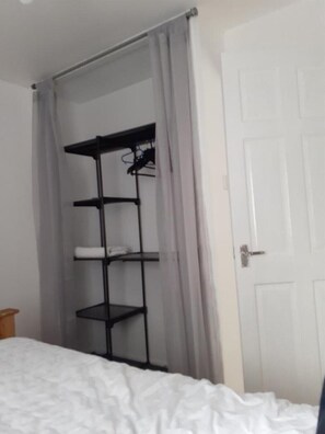 1 bedroom, iron/ironing board, free WiFi, bed sheets - Heart of Deptford (London)