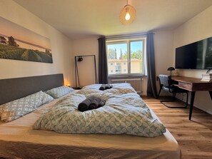 2 Schlafzimmer, Schreibtisch, Bügeleisen/Bügelbrett, kostenloses WLAN