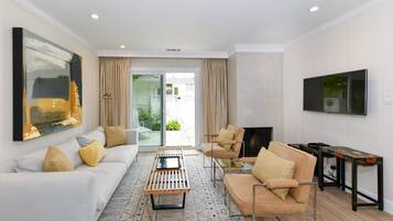 Condo, 1 phòng ngủ | Khu phòng khách