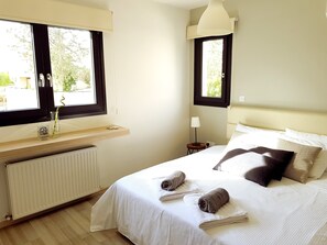 2 Schlafzimmer, Schreibtisch, Bügeleisen/Bügelbrett, kostenloses WLAN