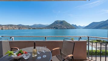 Standard Apartment, 2 Bedrooms, 2 Bathrooms (Comfort Holiday In Paradiso with Lake) | Outdoor dining