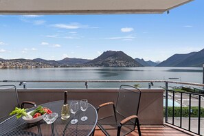 Outdoor dining - Comfort Holiday In Paradiso (Paradiso)