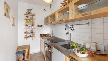 Standard Apartment, 2 Bedrooms, 2 Bathrooms (Comfort Holiday In Paradiso with Lake) | Private kitchen