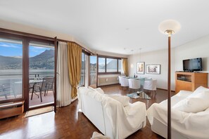 21-inch flat-screen TV with digital channels - Comfort Holiday In Paradiso (Paradiso)