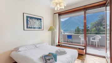 2 bedrooms, laptop workspace, iron/ironing board, free WiFi