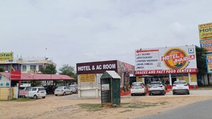 A hotel with signs for AC rooms, a restaurant, and a snacks and fast food center. - Hotel Jhansla By GRB (Behror)