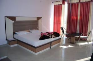 Desk, free WiFi, bed sheets - Hotel Jhansla By GRB (Behror)