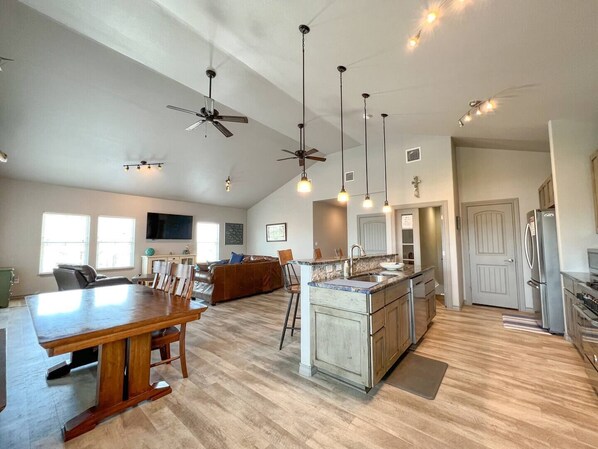 Interior - Waterfront Canal+3BDR+Extended Stay Discounts (Corpus Christi)