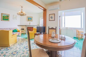 Basic Apartment | Living area | 20-inch TV with cable channels - Sea Inside (Amalfi)
