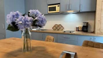 Fridge, microwave, coffee/tea maker, cookware/dishes/utensils