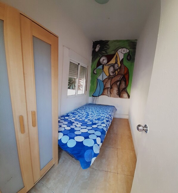1 chambre, bureau, fer et planche à repasser, accès au Wi-Fi (inclus)