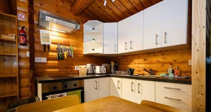 Rural 3 Bed Log Cabin Getaway