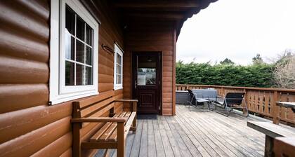 Rural 3 Bed Log Cabin Getaway