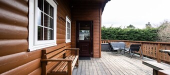 Rural 3 Bed Log Cabin Getaway