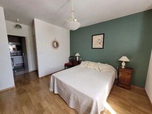 4 chambres, fer et planche à repasser, Wi-Fi