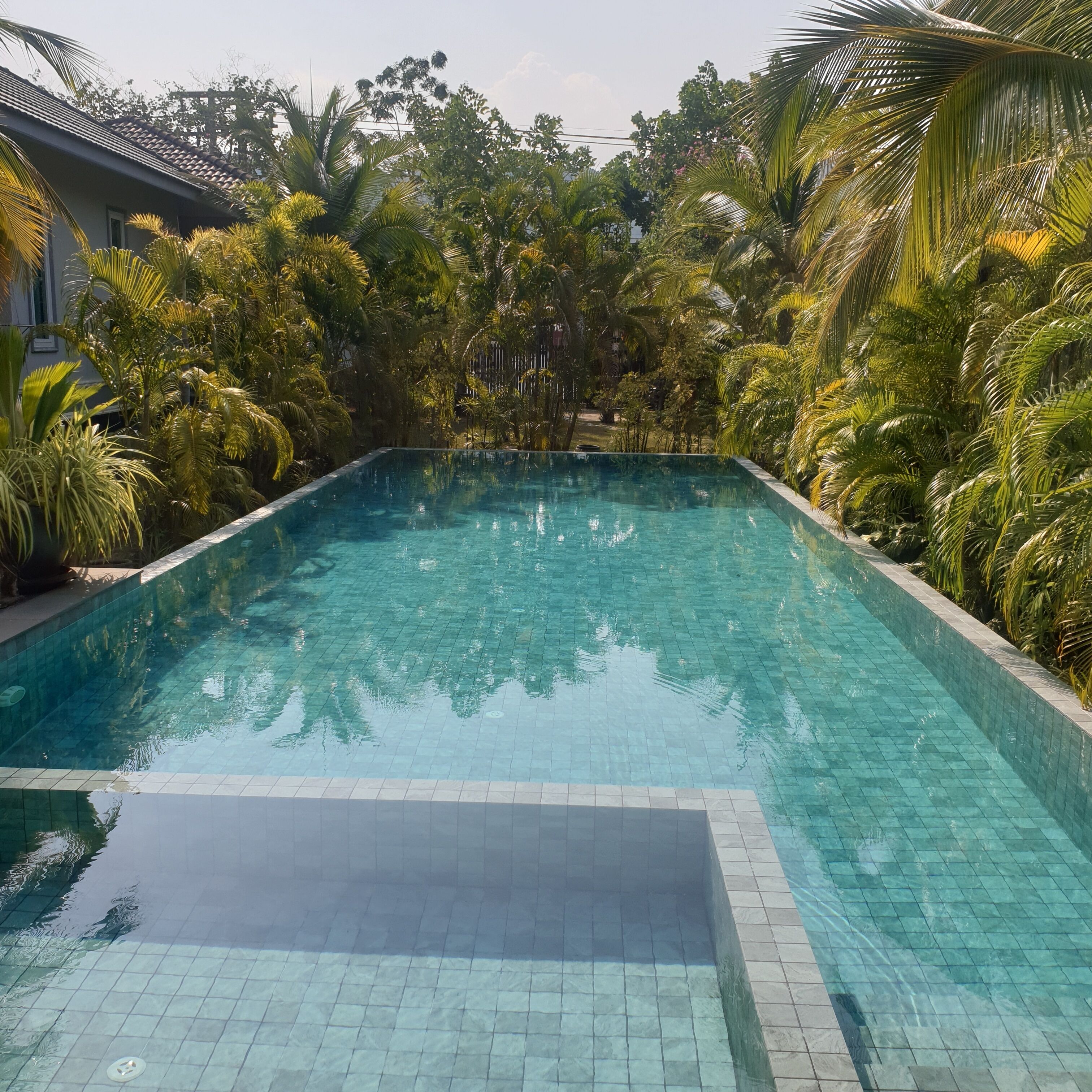 2 piscine all'aperto, ombrelloni da piscina, lettini