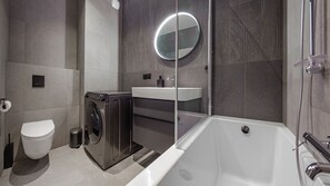 Studio (49) | Bathroom | Shower, hair dryer, towels