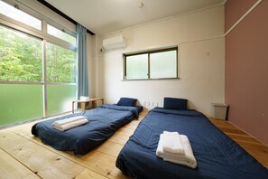 Twin Room | Free WiFi, bed sheets - pension Aloalo (Shirahama)