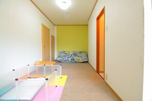 Habitación cuádruple | Wifi gratis y ropa de cama