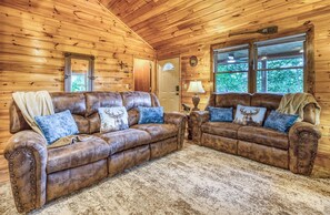 Télévision, cheminée, espaces bureaux