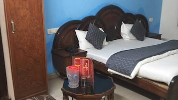Deluxe Double Room, 1 King Bed, Smoking, City View | Free WiFi