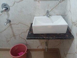 Comfort-Dreibettzimmer | Badezimmer