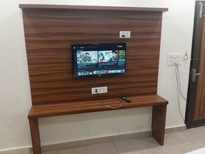 Habitació quàdruple familiar | Escriptori, espai de treball apte per a portàtils i wifi gratuïta 