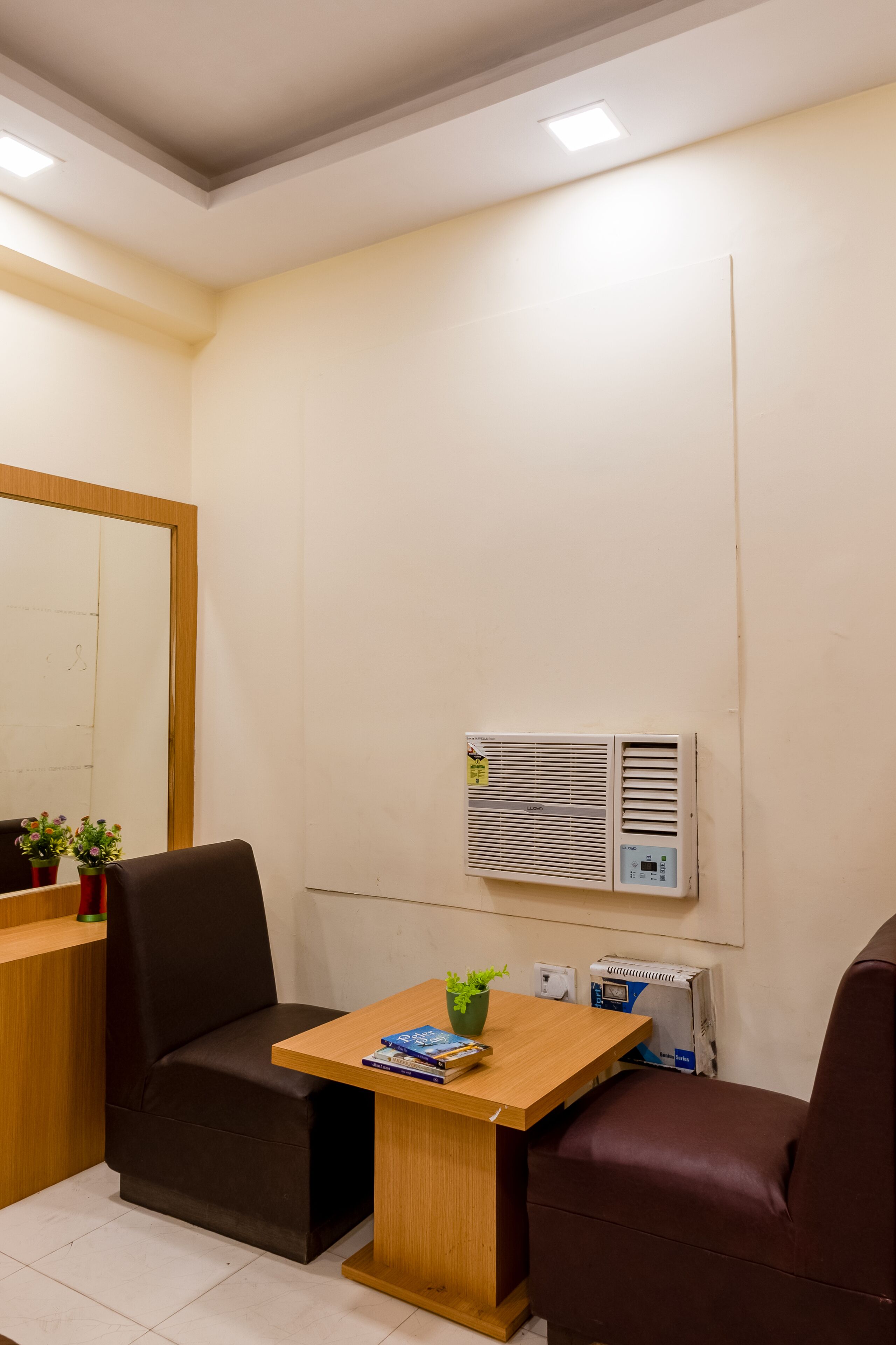 Familie vierpersoonskamer | Een bureau, een laptopwerkplek, gratis wifi