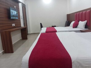 Family Quadruple Room | Desk, laptop workspace, free WiFi - HOTEL ASHOKA CONTINENTAL  (New Delhi)