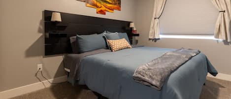 3 bedrooms, desk, WiFi, bed sheets