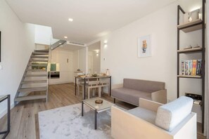 Téléviseur, bureau