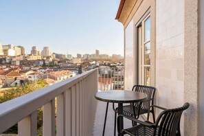 Outdoor dining - Fervença Boutique Palace 15 by HostWise (Vila Nova de Gaia)